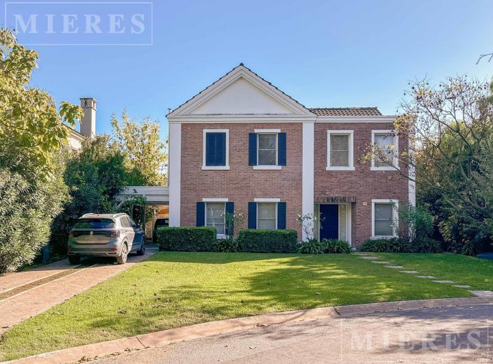 Muy linda casa en venta en Barrio Greenlands 1