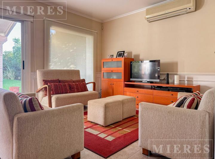 Muy linda casa en venta en Barrio Greenlands 4