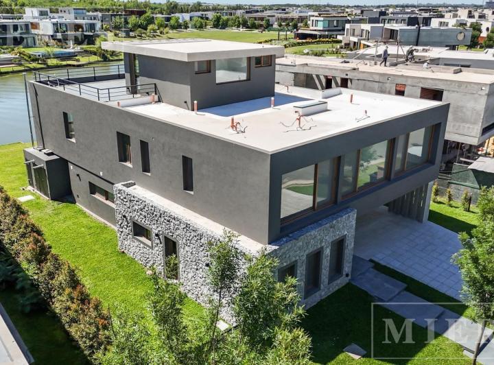 Casa en venta a estrenar sobre lote al lago en Virazón, Nordelta 2