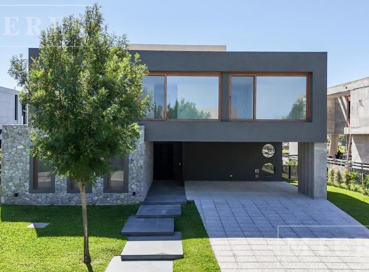 Casa en venta a estrenar sobre lote al lago en Virazón, Nordelta 3