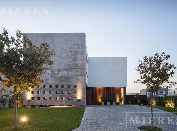Casa en venta en el Barrio Cerrado Windbells 3