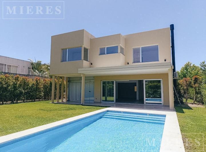 Casa en  alquiler anual en Los Lagos sobre lote interno 1