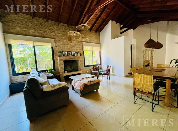 Casa en alquiler  de verano en el Barrio Santa  María de Tigre - Enero 4