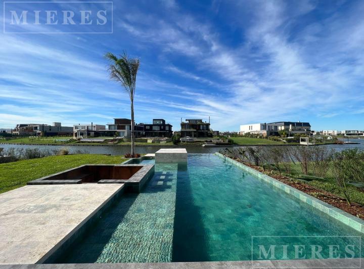 Casa en alquiler anual sin muebles con lote al Lago Central en Virazón 2