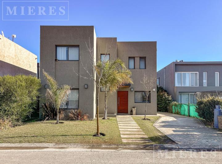 Casa en Alquiler Anual amoblado - Vila Marina I 1