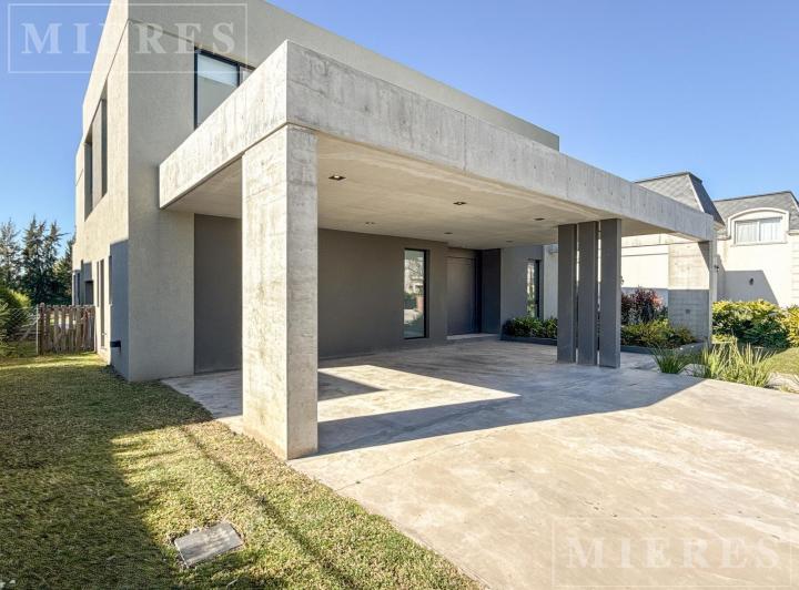 Excelente casa en alquiler anual sin muebles en Virazon 5