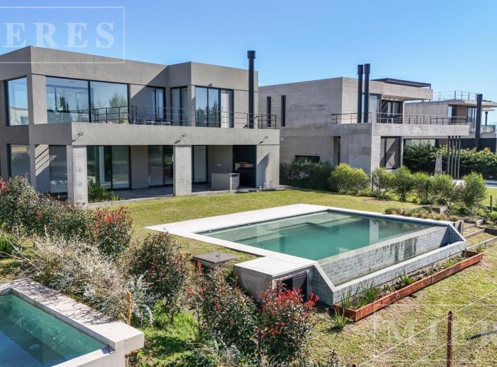 Excelente casa en alquiler anual sin muebles en Virazon 1