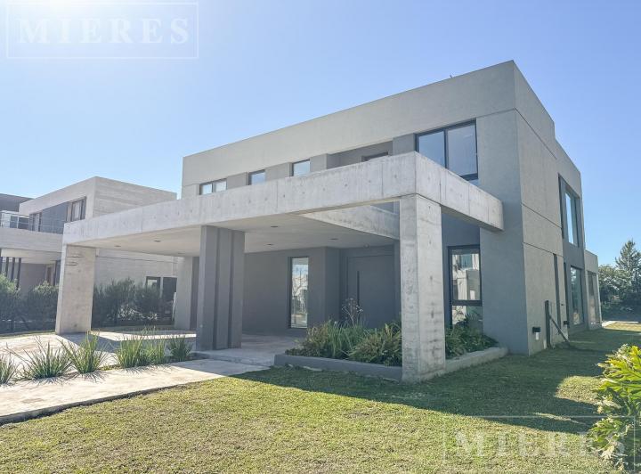 Excelente casa en alquiler anual sin muebles en Virazon 4