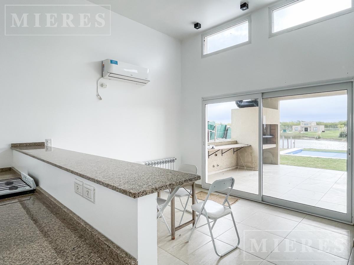 Foto de Casa en venta a la laguna en área 9 Barrio San Sebastián, Loma verde, imagen 2