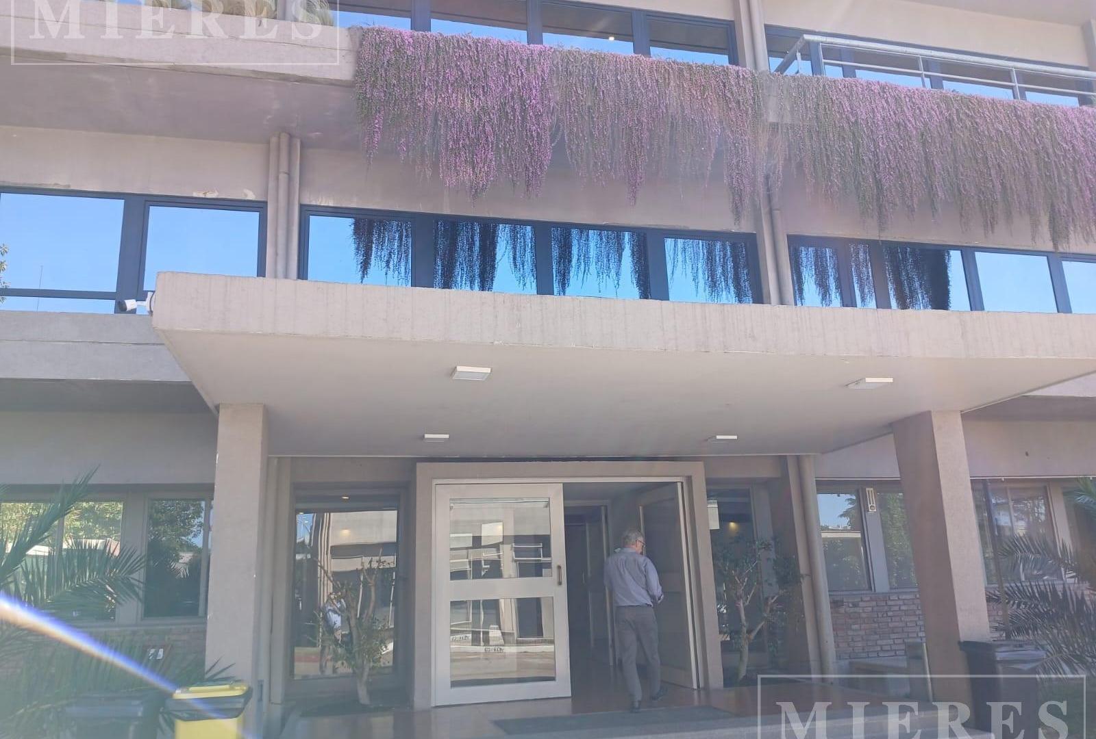 Oficinas en Alquiler de 320 m2 en  Denedetti y Panamericana  Olivos