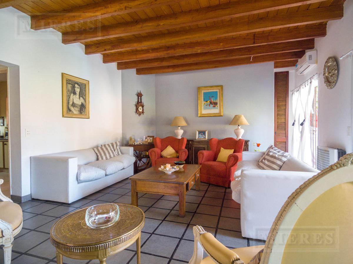 Casa en Venta en el Barrio Tigre Chico con cuatro dormitorios, jardín y pileta