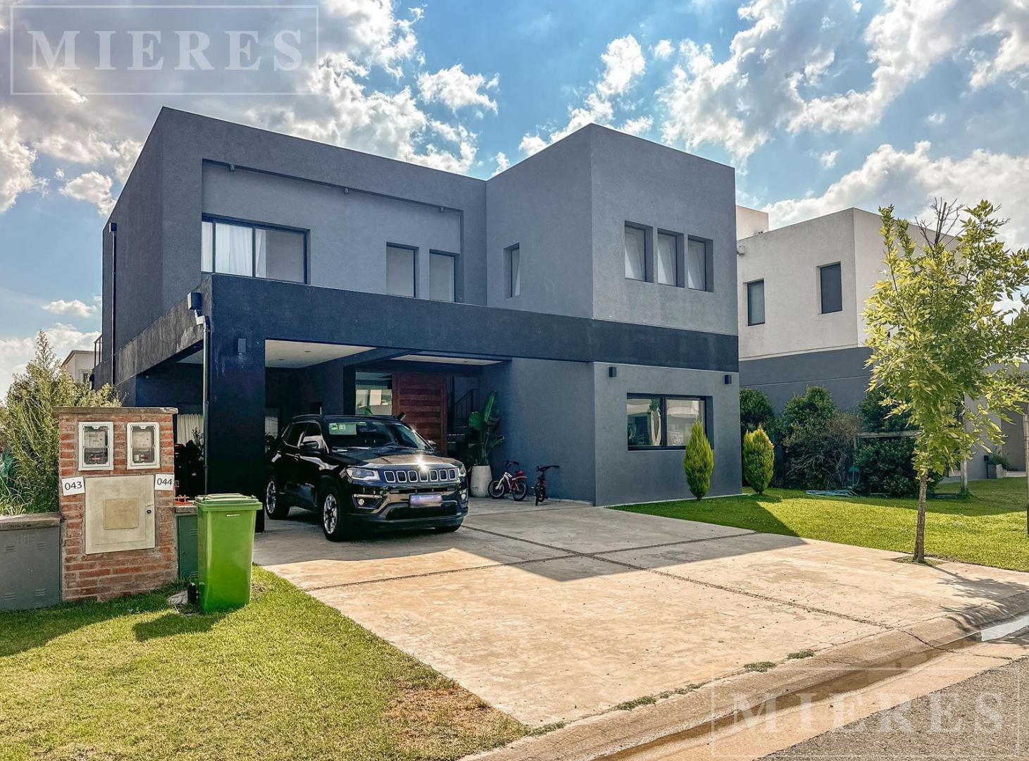 Casa en venta en Vila Marina II, Villanueva