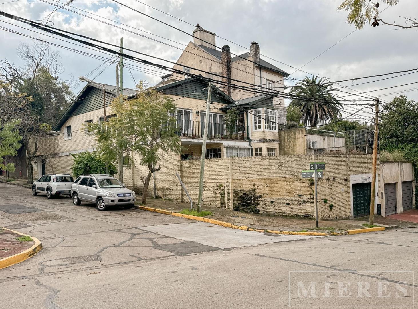 Casa de estilo colonial ubicada en una de las mejores zonas de la barranca de Punta Chica en venta