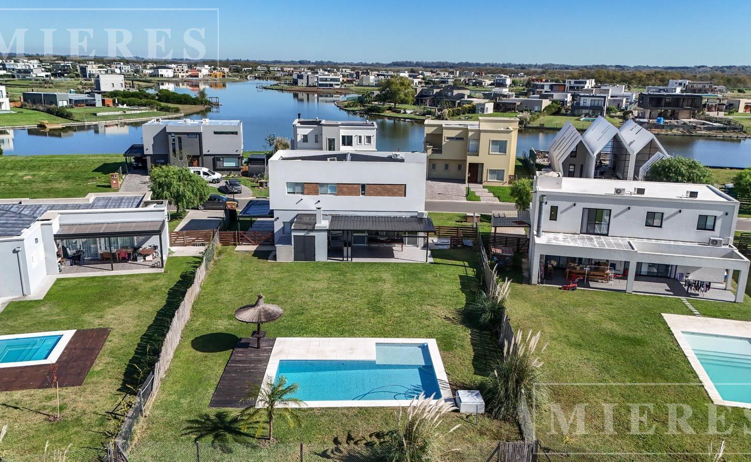 Casa en venta área 8 San Sebastián