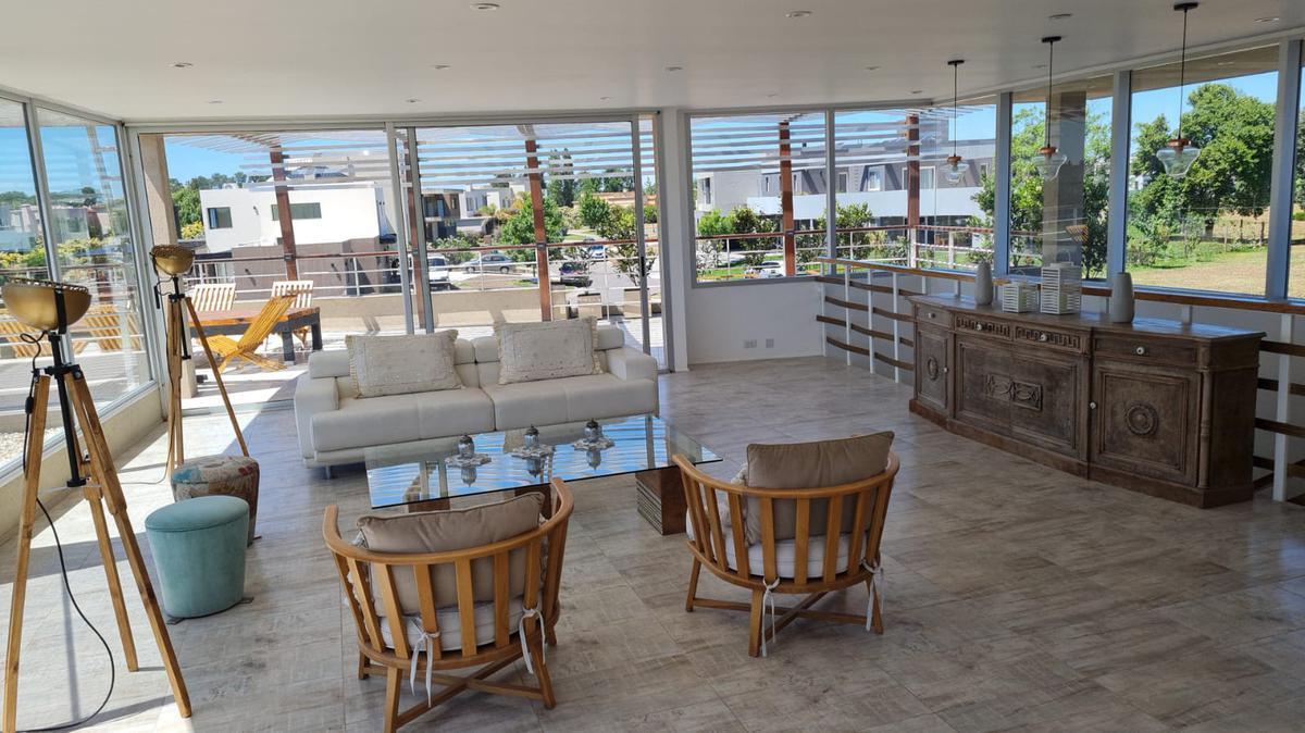 Foto de Casa en alquiler anual sobre lote interno en Haras Santa Maria Barrio, imagen 3