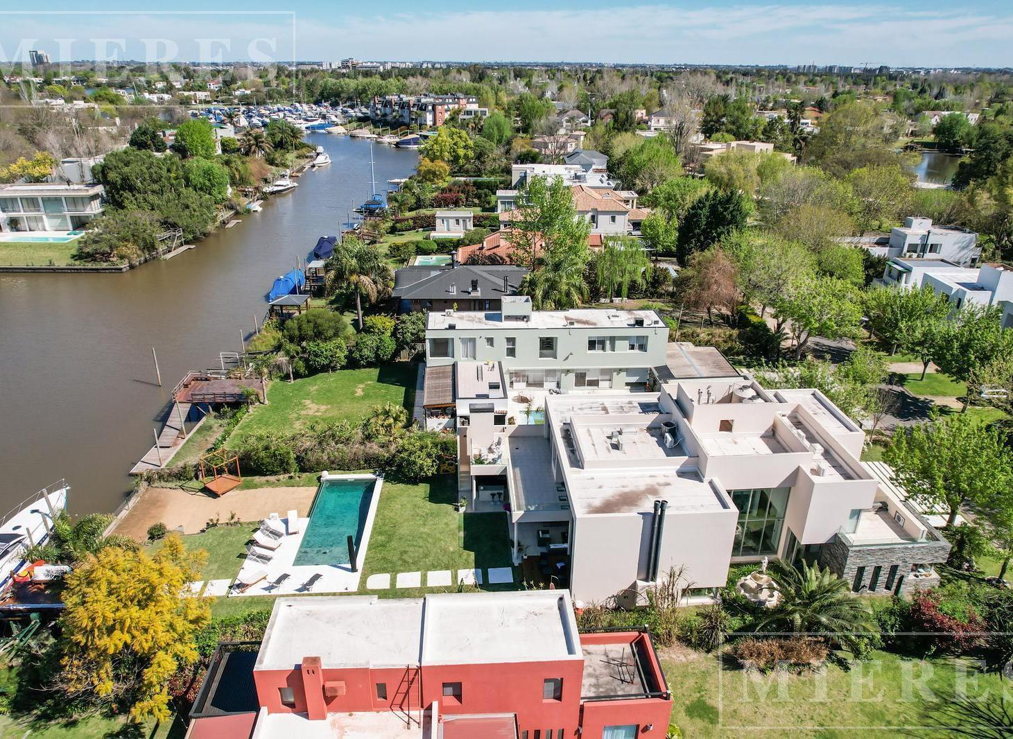 Casa en venta al río en Santa María de Tigre