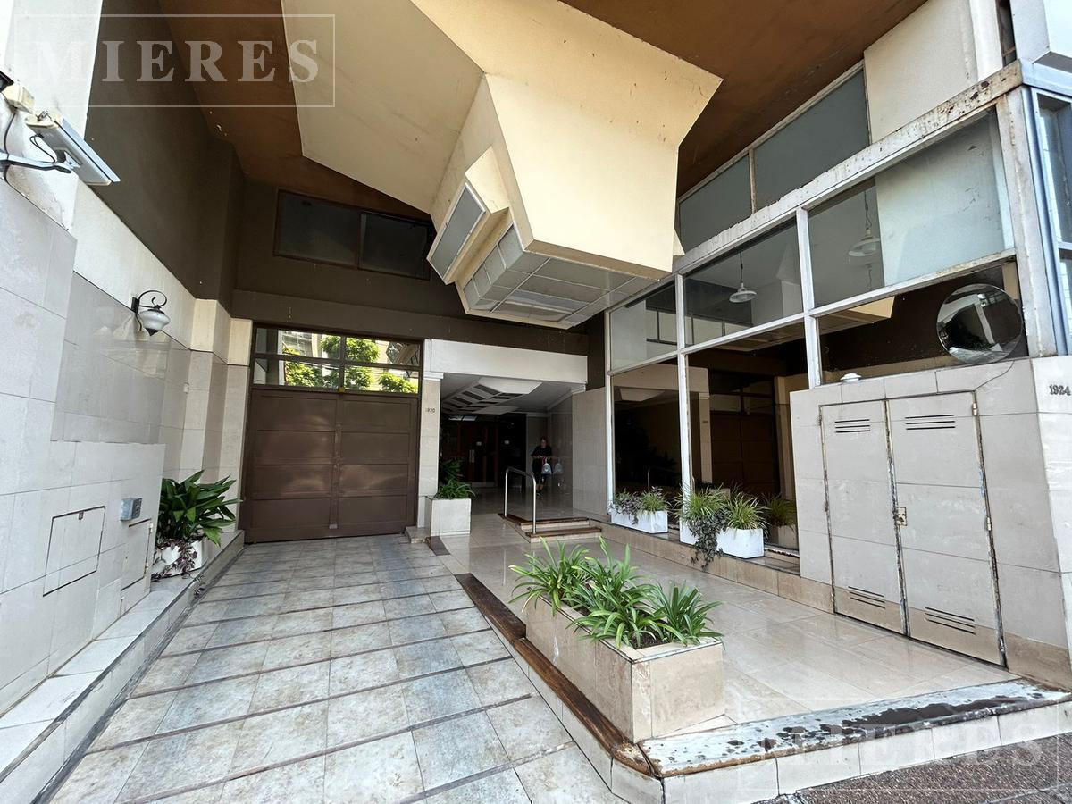 Departamento muy luminoso en venta, en Olivos.