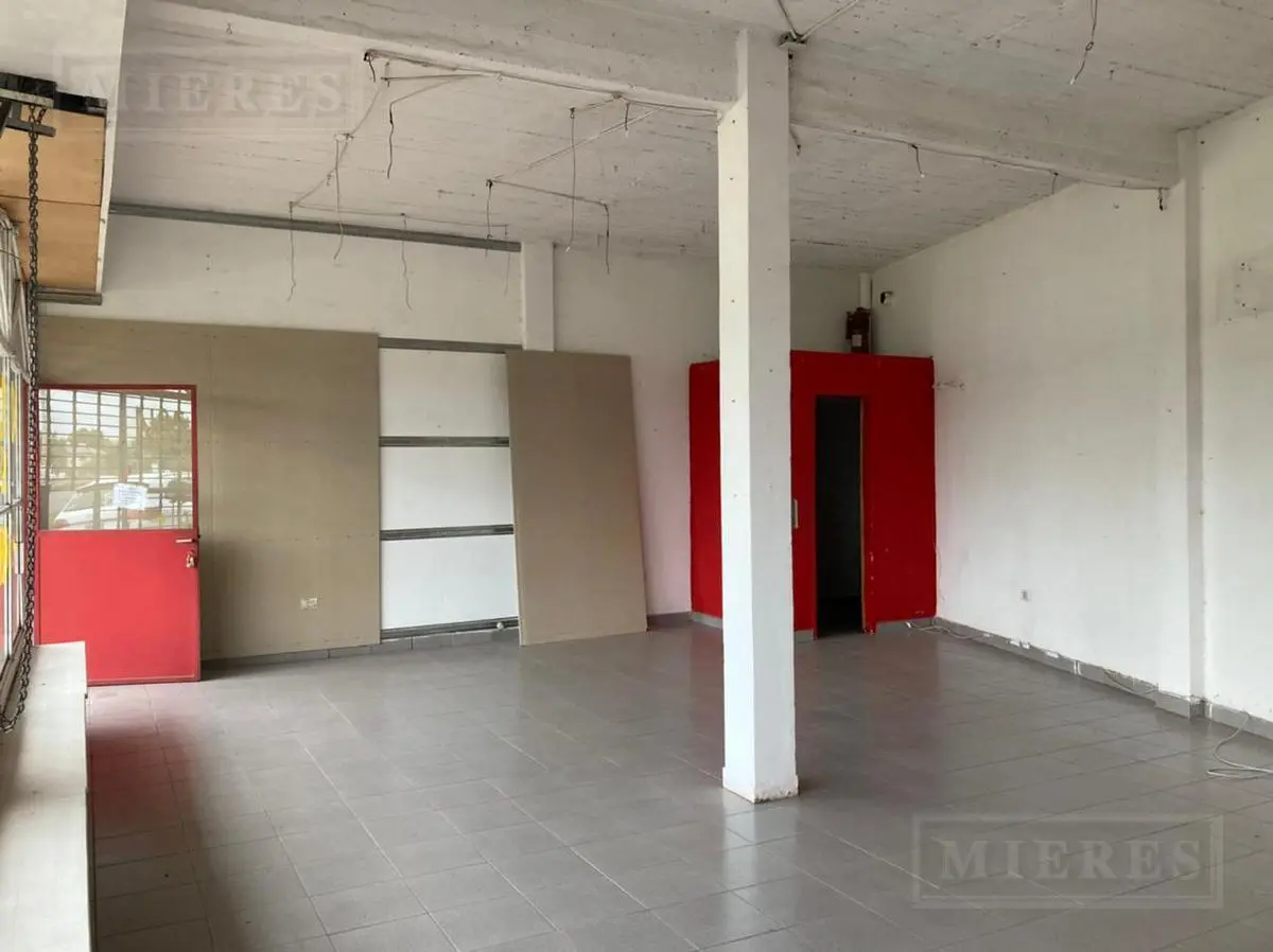 Excelente local mas deposito en venta en Pilar 3