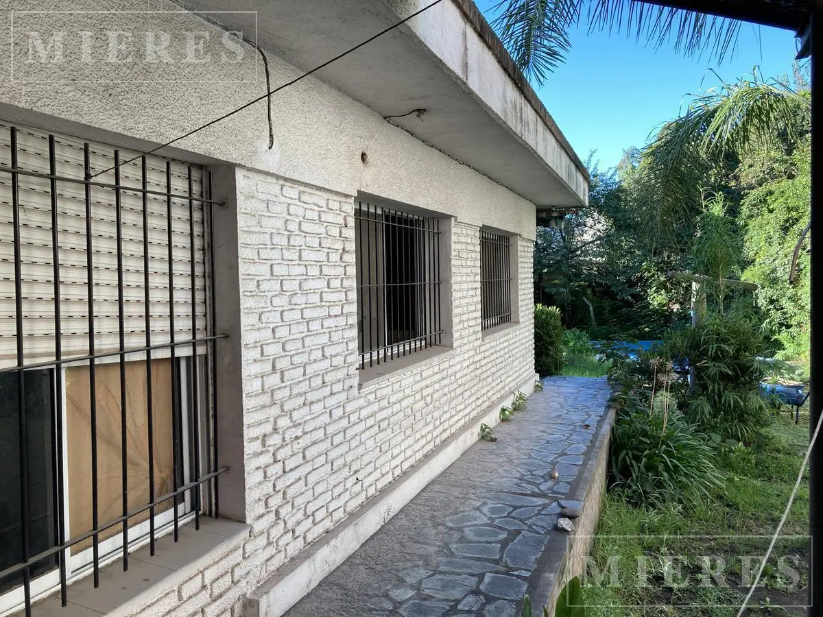 Excelente local mas deposito en venta en Pilar 5