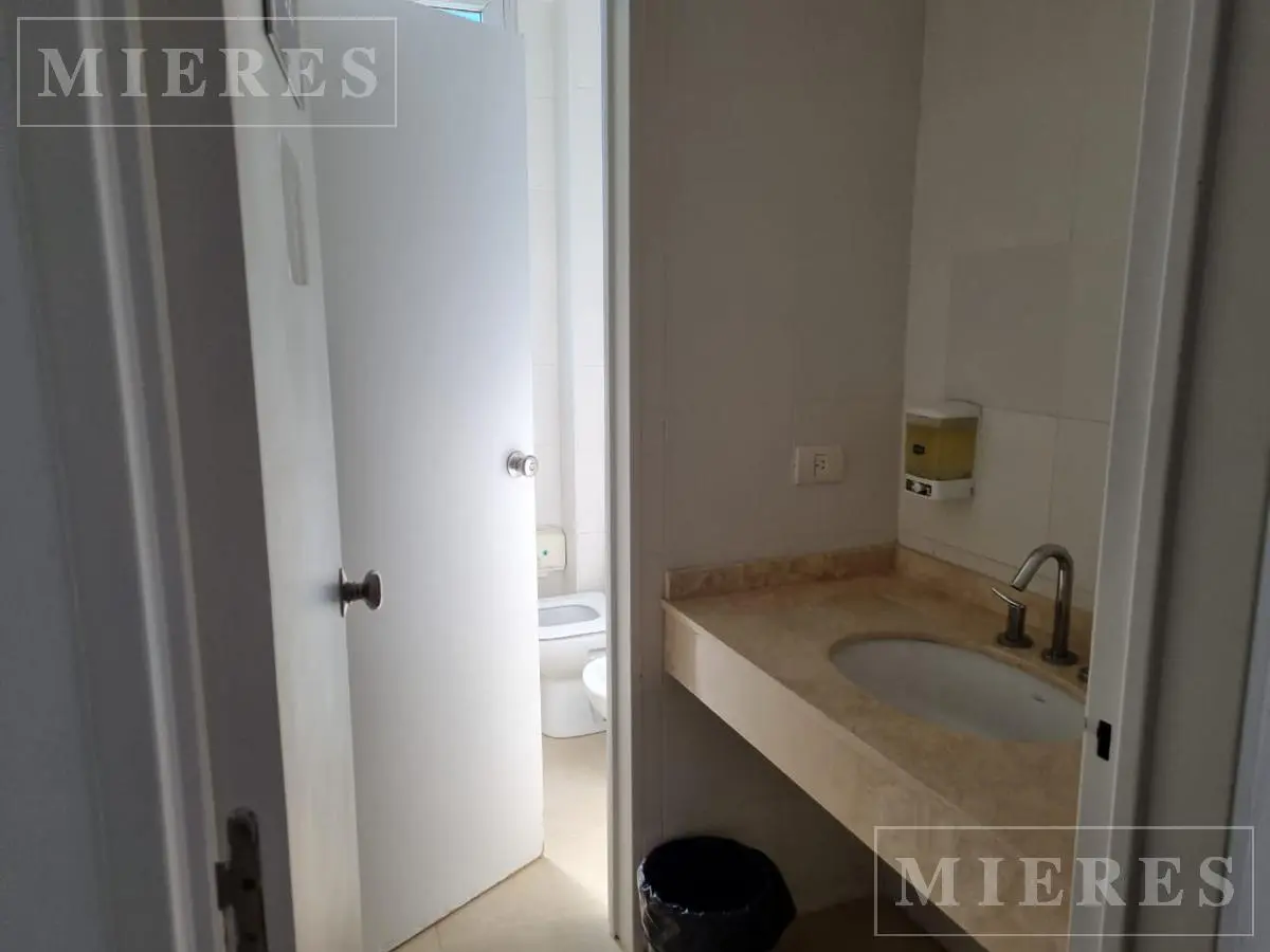 Consultorio Medico a la Venta en Lirios del Talar 4