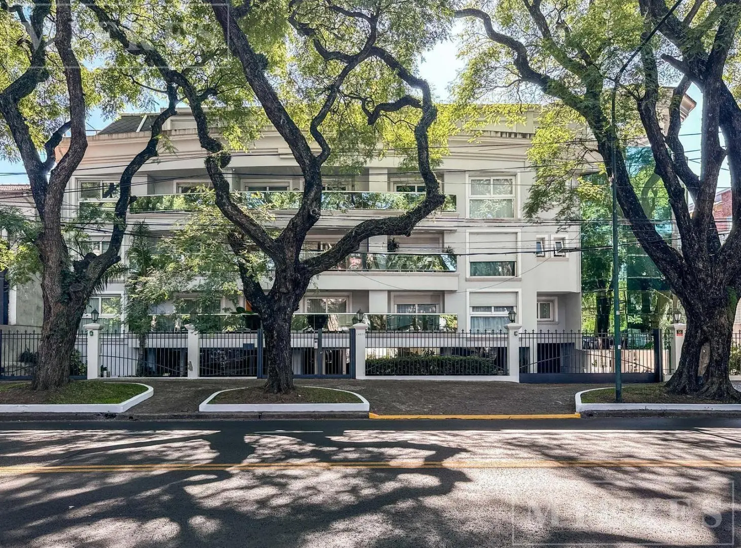 Excelente departamento al contrafrente en edificio Da Vinci, en venta 2