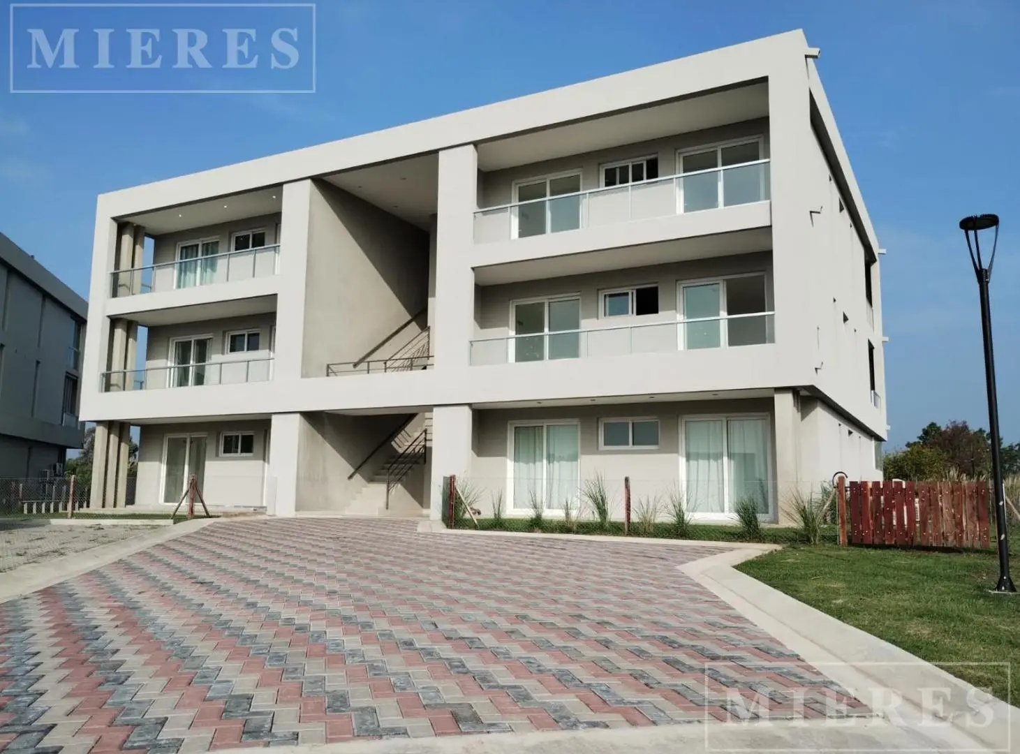 Townhouse en alquiler en Pilará 2