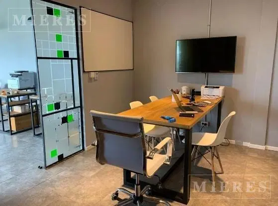 Excelente Oficina ala Venta de 55 m2 en Calle Verdi, Pilar 4