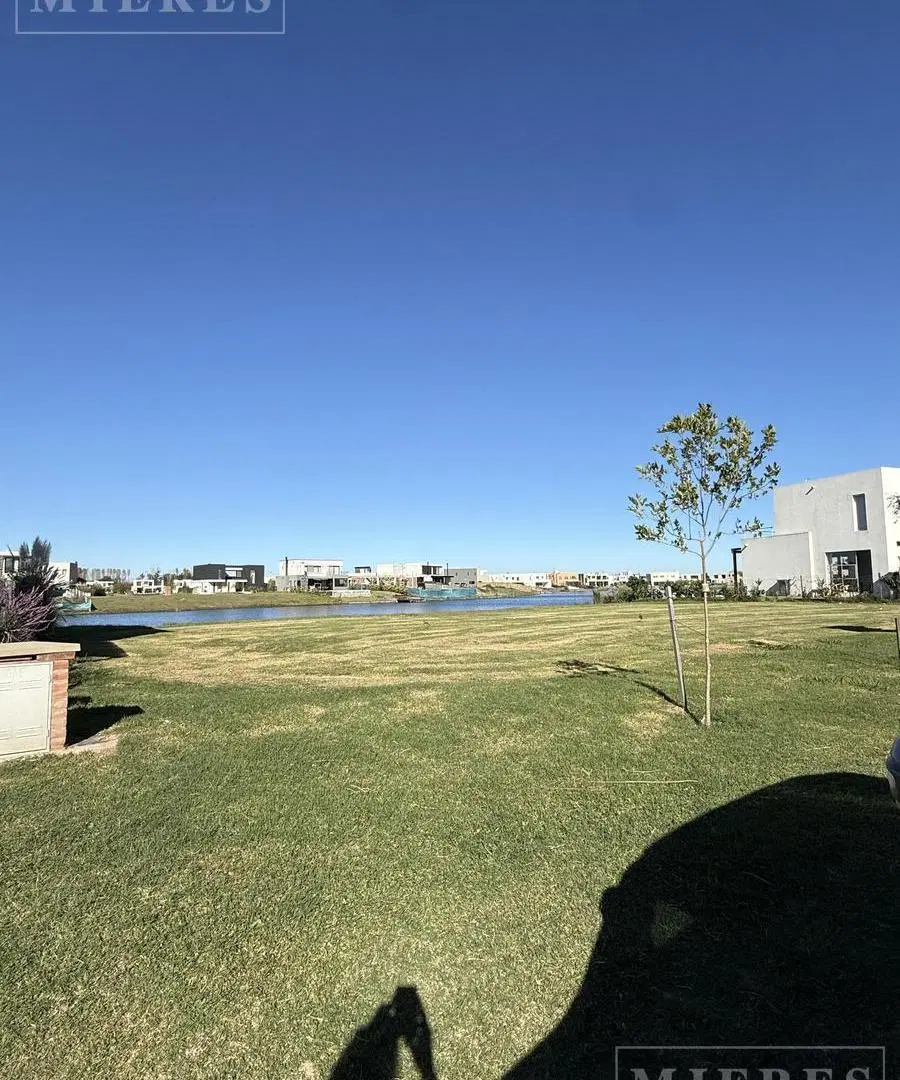Lote al agua a la venta en Santa Ana, Villanueva 3