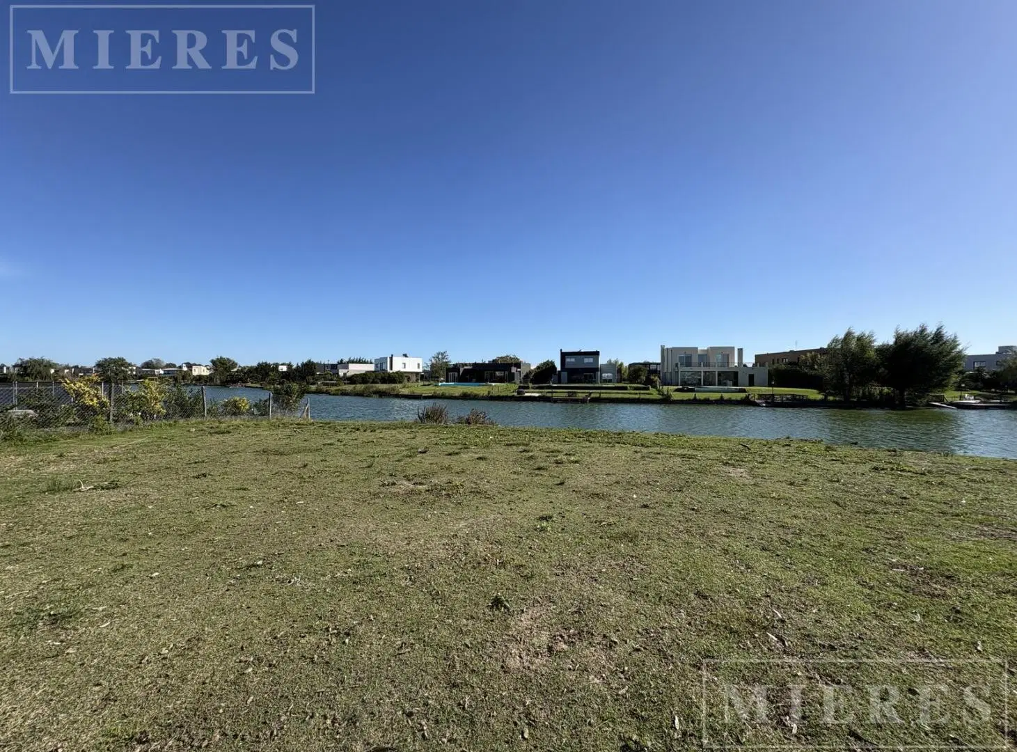 Lote a la laguna en venta en El Cantón Barrio Norte 1