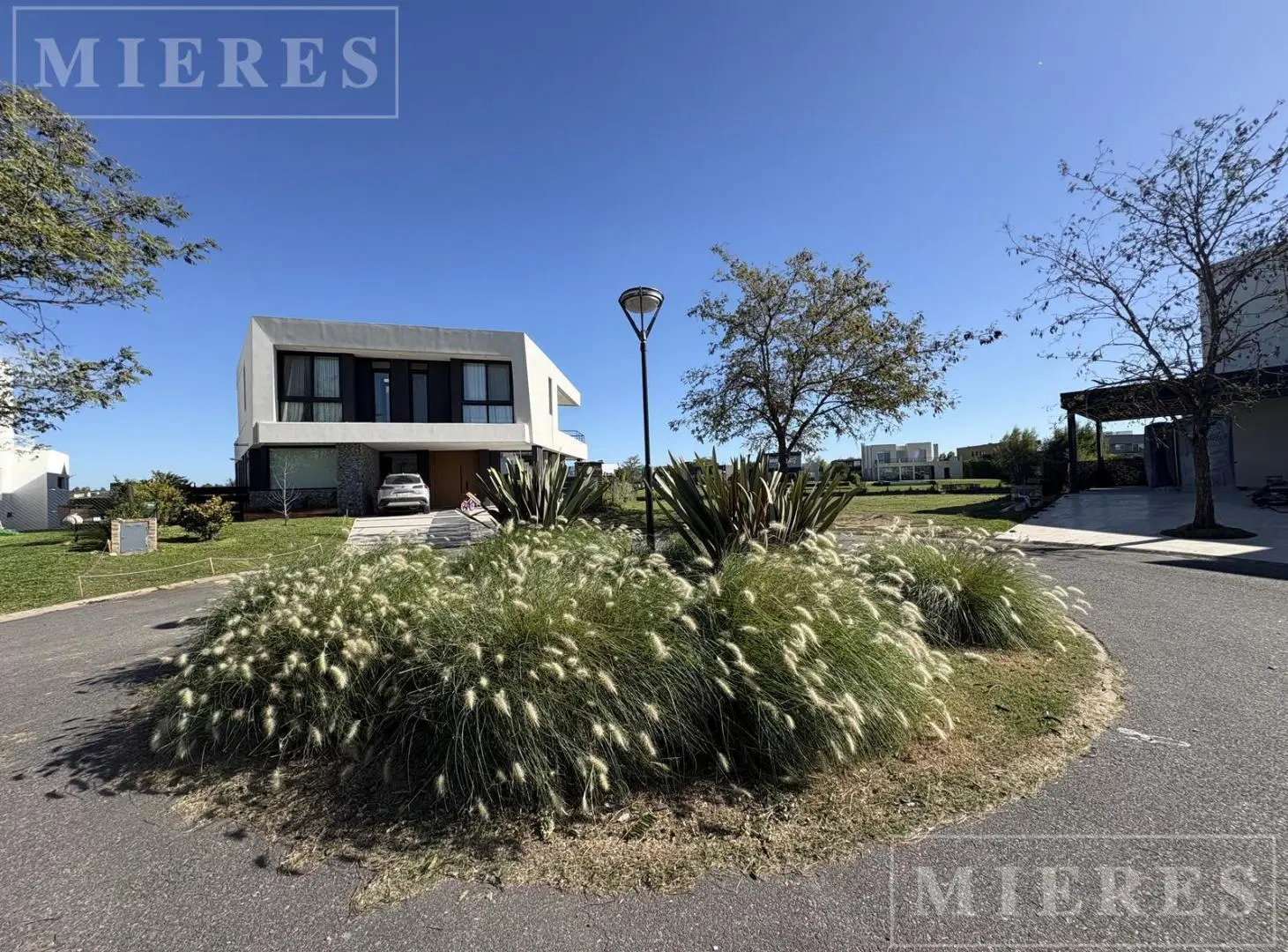 Lote a la laguna en venta en El Cantón Barrio Norte 4