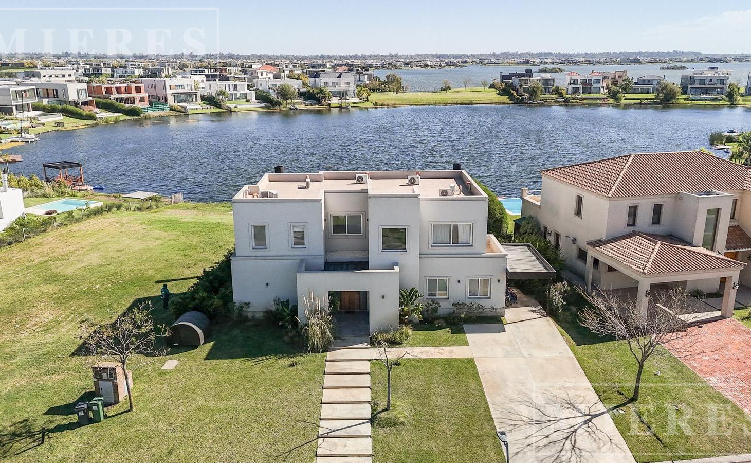 casa en venta en Puertos Muelles, a la laguna