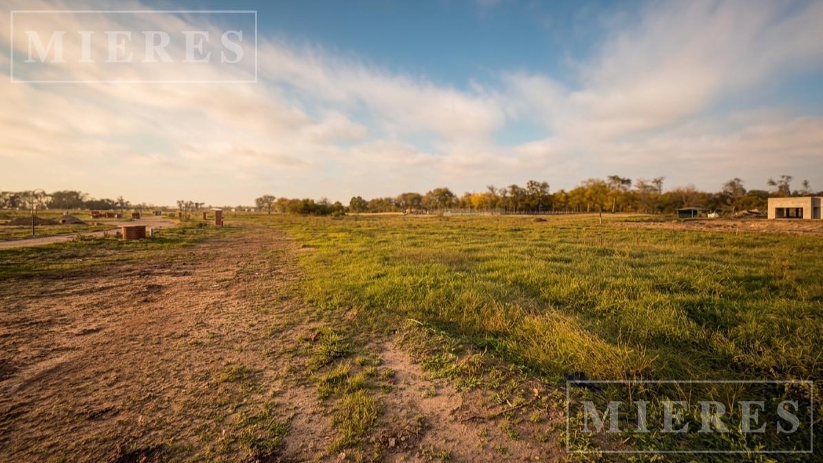 Lote de 803m² en venta en Estancia Carabassa