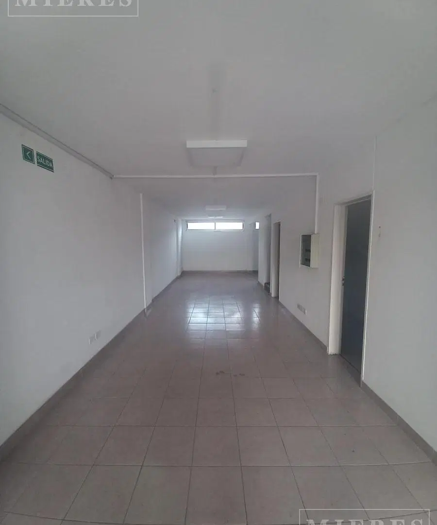 Excelente Local a la venta de 170 m2 en Pilar 2