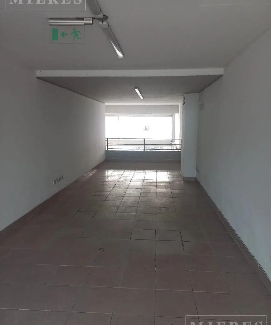 Excelente Local a la venta de 170 m2 en Pilar 3