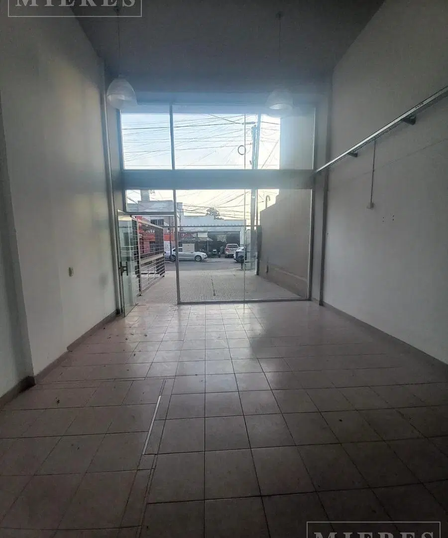 Excelente Local a la venta de 170 m2 en Pilar 5