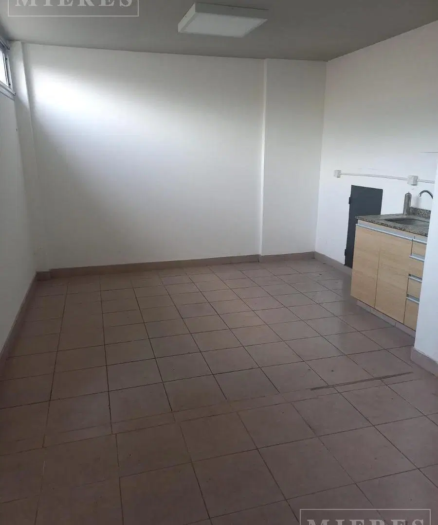 Excelente Local a la venta de 170 m2 en Pilar 2