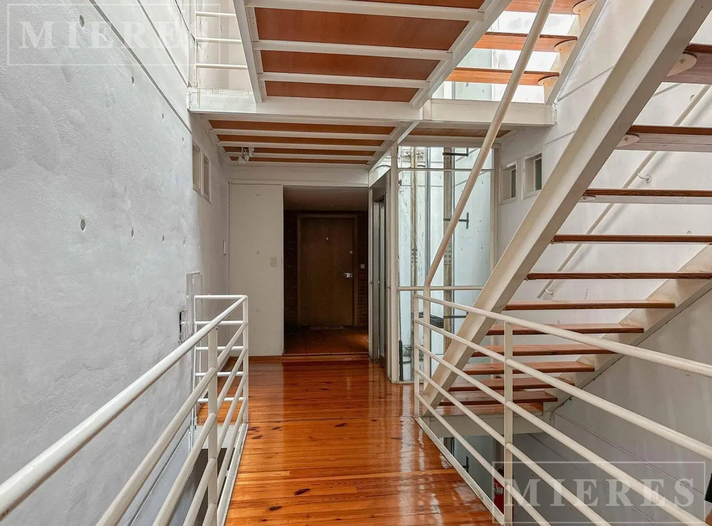 Impecable departamento de 2 ambientes amplio en plena Av. Libertador en venta 2