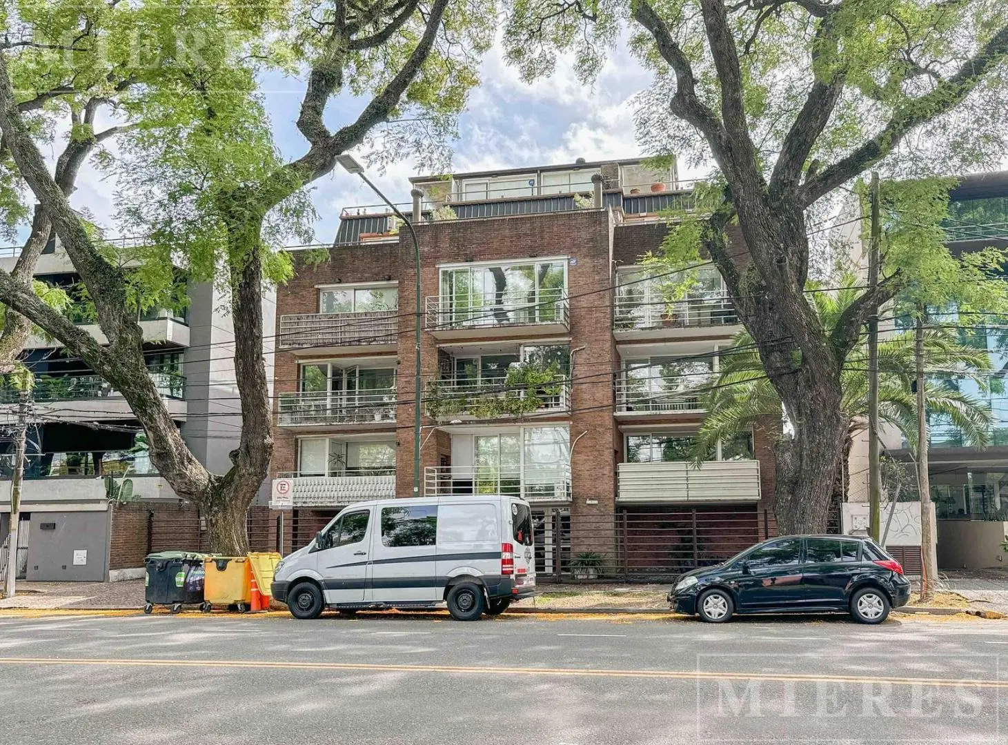 Impecable departamento de 2 ambientes amplio en plena Av. Libertador en venta 3
