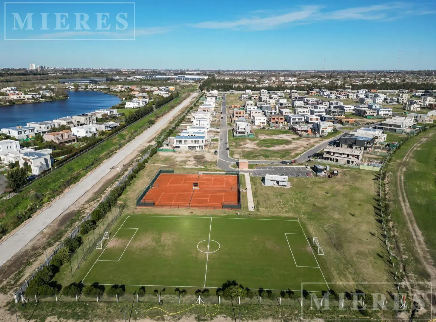 OPORTUNIDAD! Lote en venta con proyecto aprobado en Carpinchos, Nordelta 4