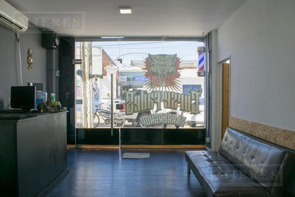 Local calle Bolivar al 500 en Pilar centro Venta con Renta 2