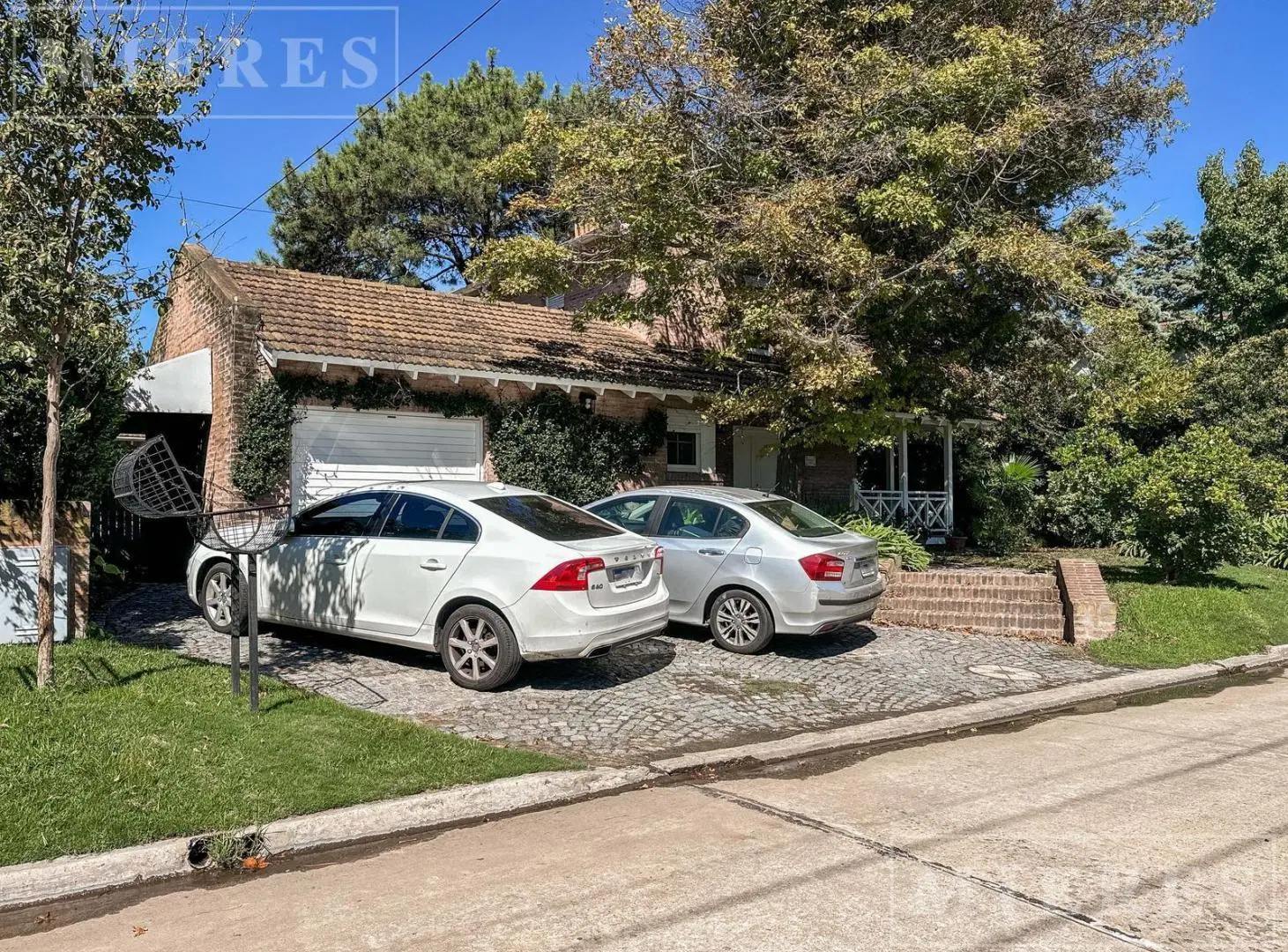 Casa clásica desarrollada en dos plantas, en muy buen estado. Ubicada en San Isidro Chico en venta. 5