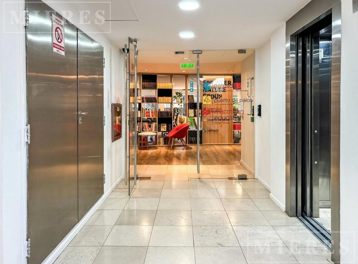 Oficina de 152 m² en Venta en el 2do.Piso - Lomas de San Isidro 5