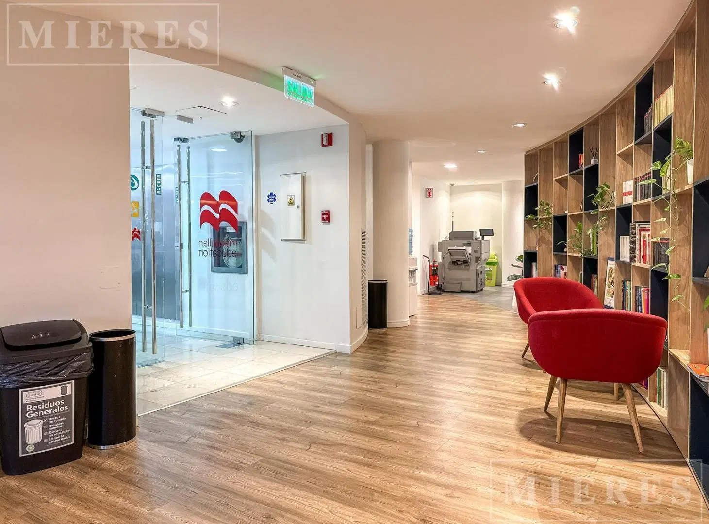 Oficina de 133 m² en Venta en el 2do.Piso - Lomas de San Isidro 4
