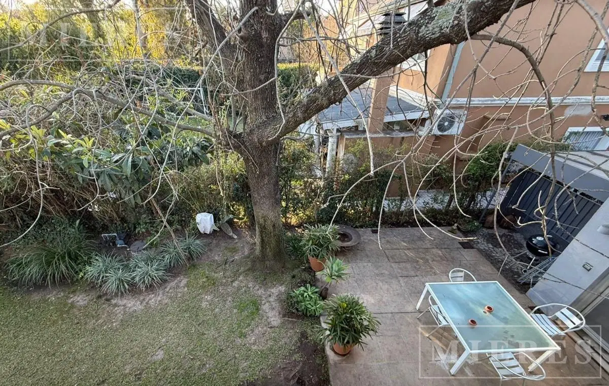 Muy linda casa desarrollada en dos plantas en el Barrio Cerrado Las Victorias. 5