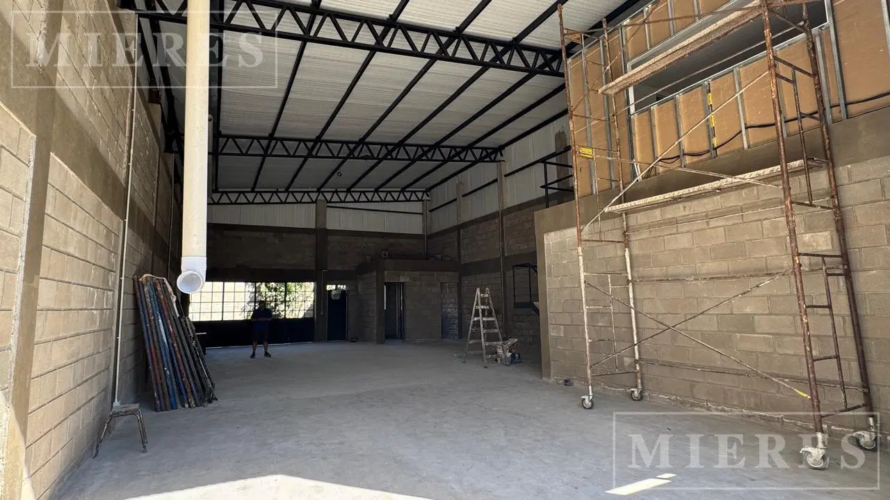 Depósito de 200 m2 en venta en Troncos Del Talar 3