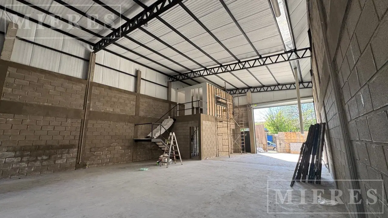 Depósito de 200 m2 en venta en Troncos Del Talar 4