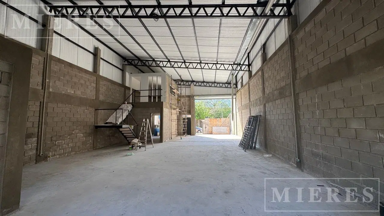 Depósito de 200 m2 en venta en Troncos Del Talar 3