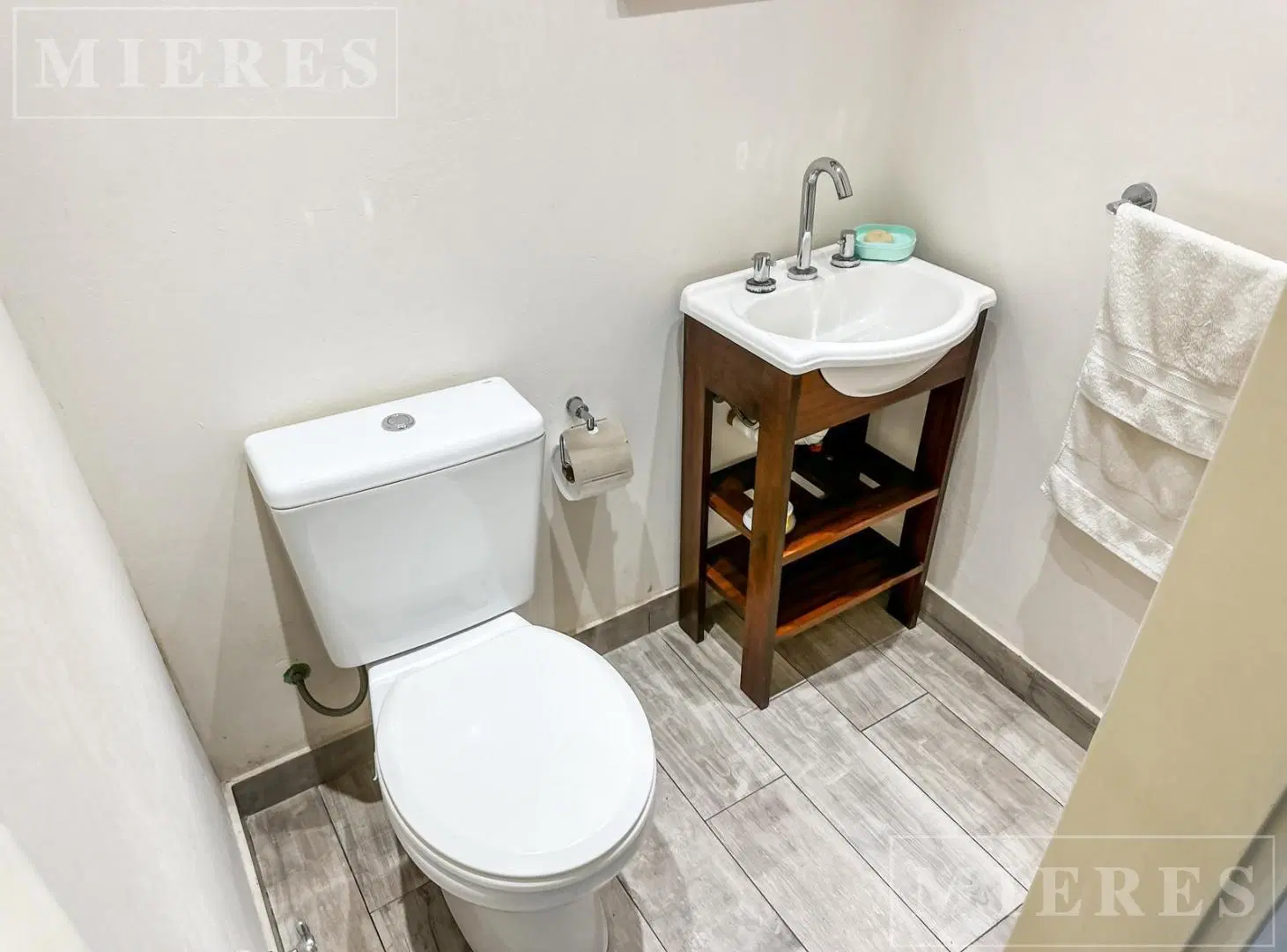 PH local comercial en venta en Av. Italia 8