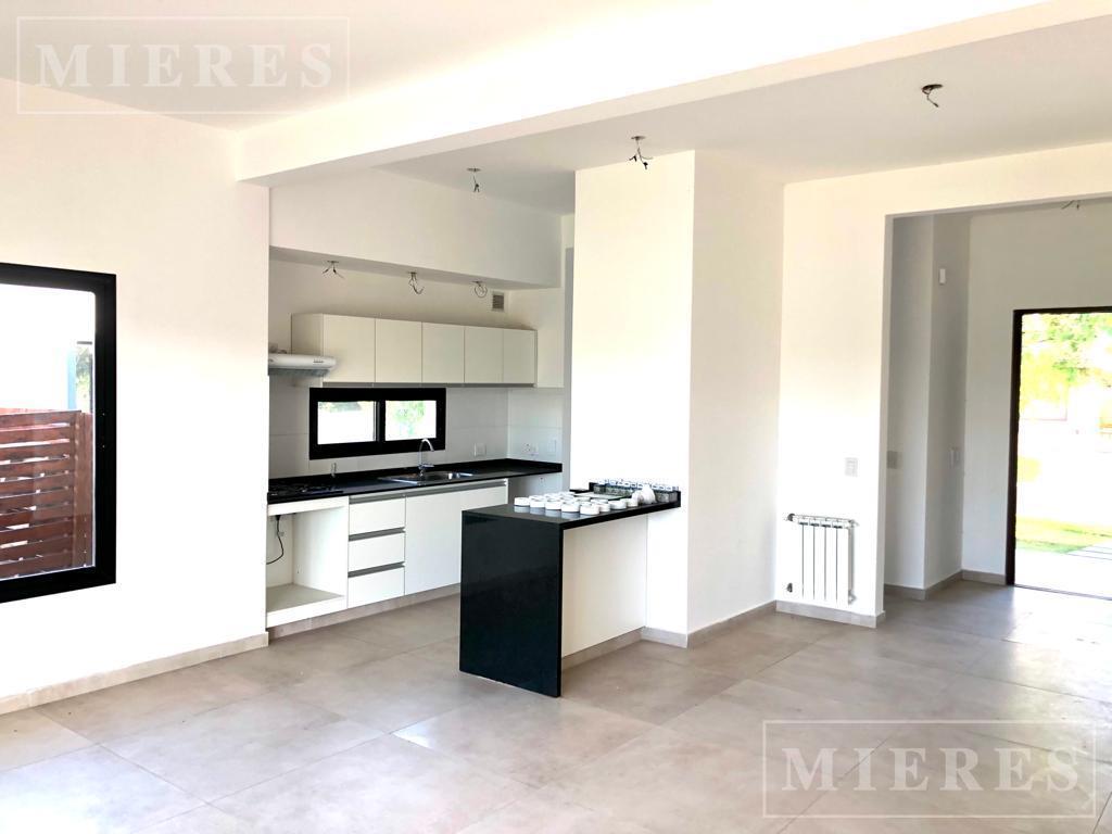 Foto de Casa en alquiler en San Ramiro, Pilar del Este, imagen 2