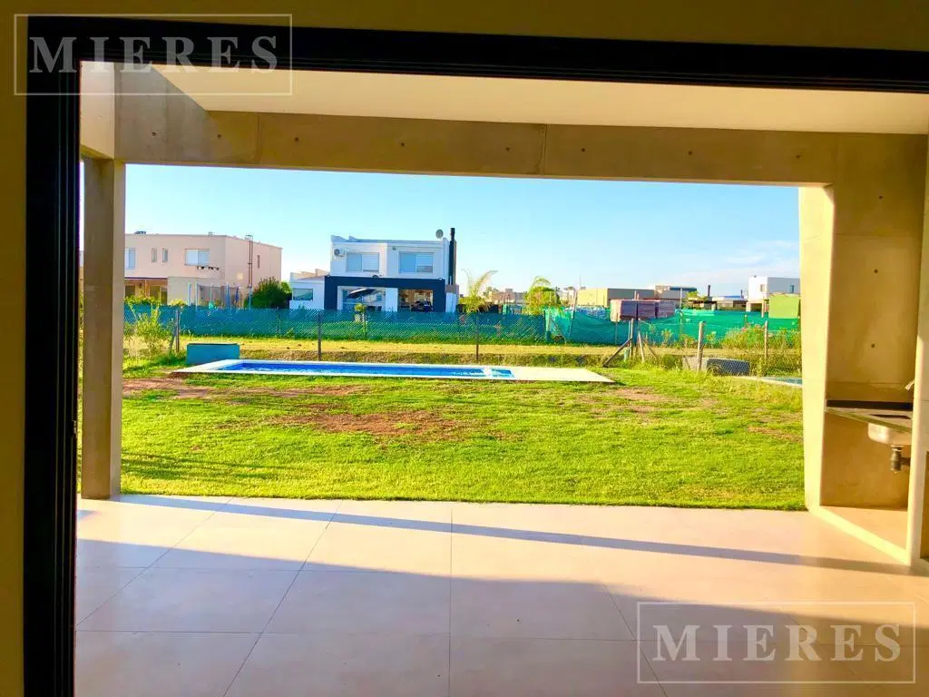 Casa en alquiler en San Ramiro, Pilar del Este 4